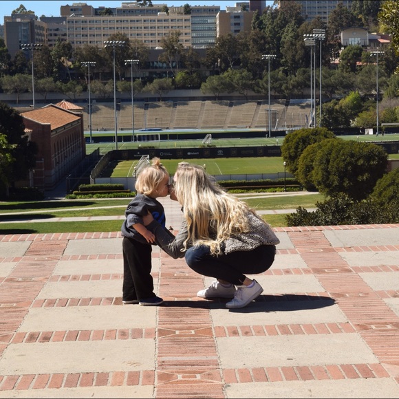 Meet your Posher, Stitch ‘N Style - Picture 4 of 4